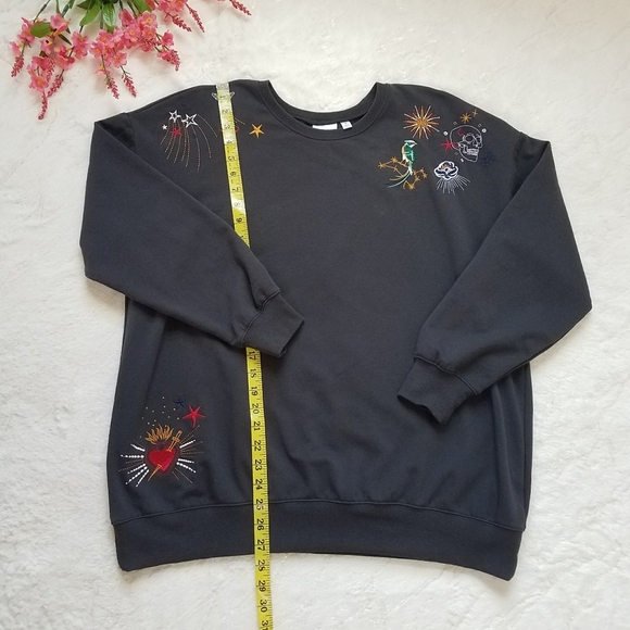 TORRID Royal Stars Relaxed Fit Cozy Fleece Drop Shoulder Sweatshirt - Picture 3 of 7